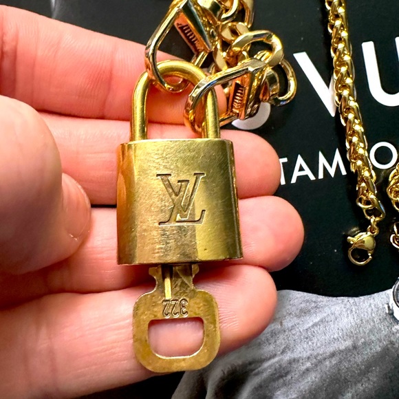 Lv Locker with key 322 nr. With Necklace! - Picture 4 of 10